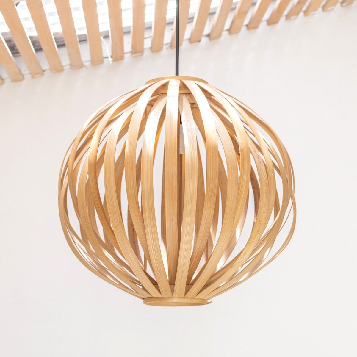 Bambuslampe, natürlicher Lampenschirm, UBUD, kugelförmige Deckenleuchte, Hängelampe aus Naturfasern Soeji