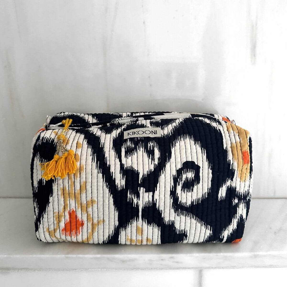 Handgemachte Kosmetiktasche "BLACK IKAT" Kosmetiktasche KIKOONI