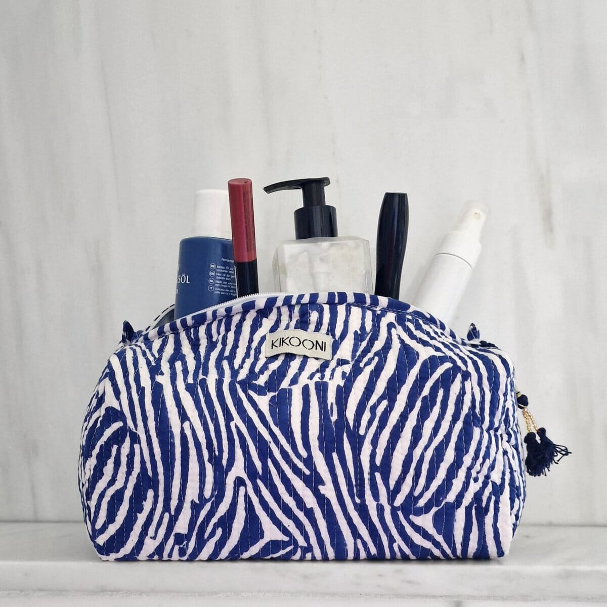 Handgemachte Kosmetiktasche "blue Zebra" Kosmetiktasche KIKOONI