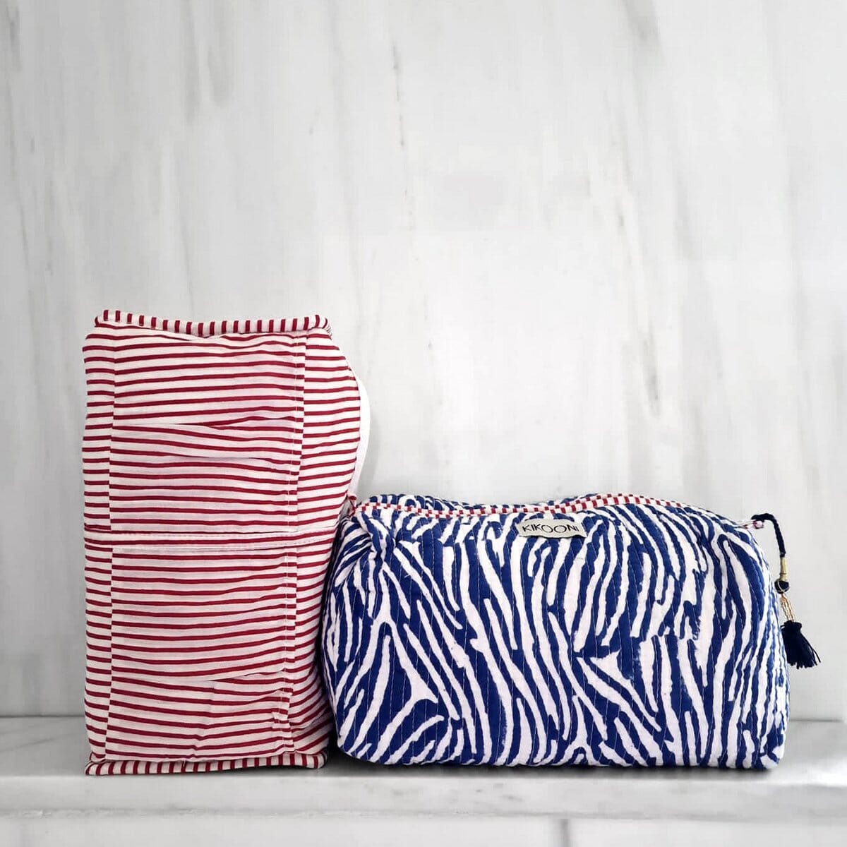Handgemachte Kosmetiktasche "blue Zebra" Kosmetiktasche KIKOONI