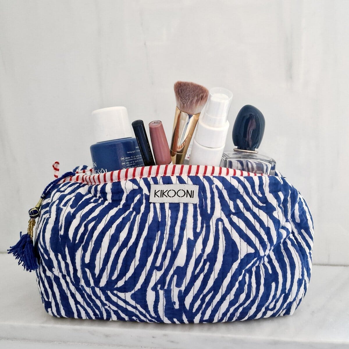 Handgemachte Kosmetiktasche "blue Zebra" Kosmetiktasche KIKOONI 